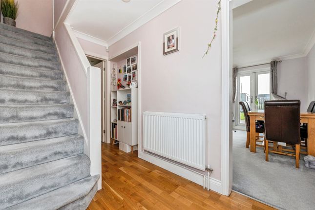32, Whitmore Avenue, Grays photo 4