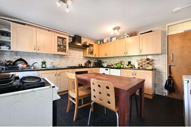 Thumbnail Terraced house to rent in Manger Road, London, 6 Bed