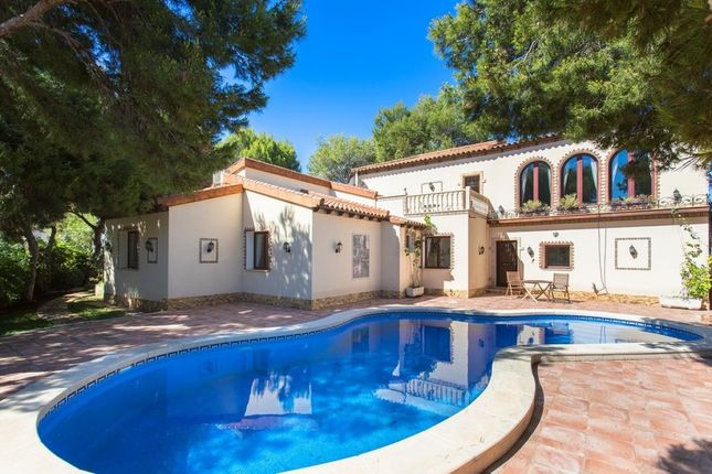 Villa for sale in Orihuela Costa, Alicante, Spain