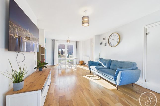 37, Carrholm Road, Leeds photo 4