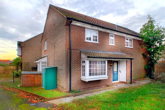 Thumbnail Property to rent in Bedfordshire Way, Wokingham
