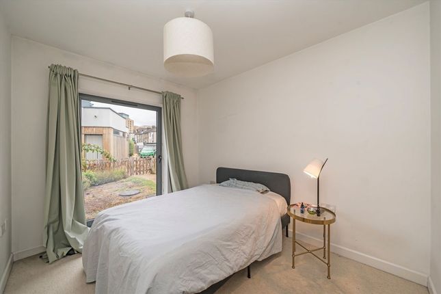 Woodland Mews, London photo 4
