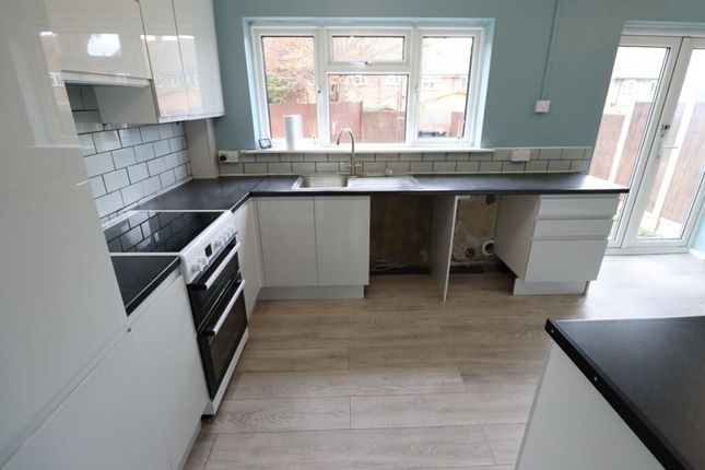 12, Charles Close, Westcliff-On-Sea photo 4