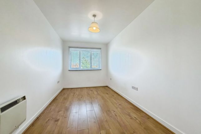 Flat 9, Elizabeth House Honeypot Lane, Stanmore photo 3