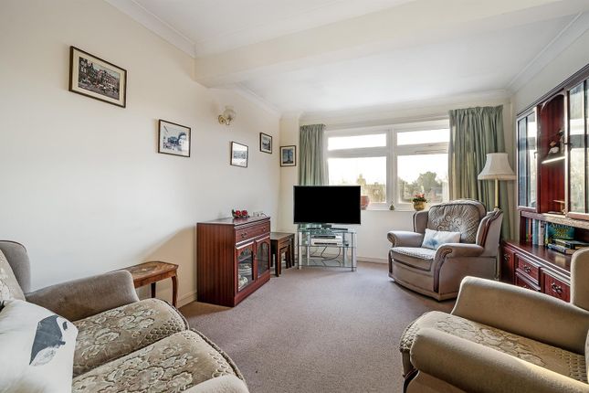 25, Mulberry Mead, Whitchurch photo 3
