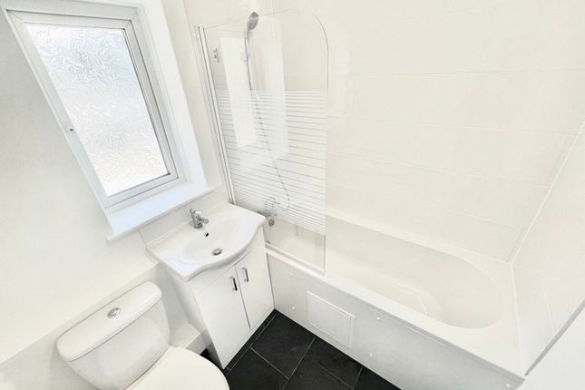 21 Bellscroft Avenue, Rotherham photo 3
