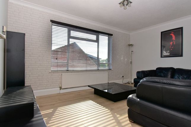 52 Adelphi Crescent, Hornchurch photo 2