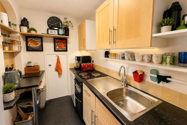 54 Amanda Close, Chigwell photo 3