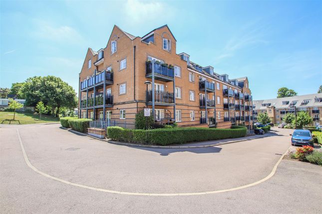 Flat for sale in Constables Way, Hertford