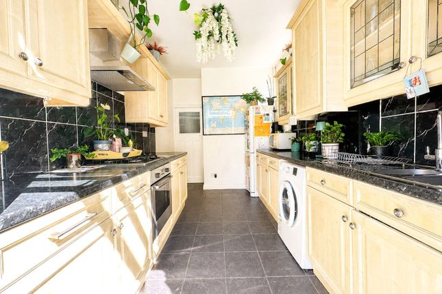 118, Bellingham Road, London photo 4