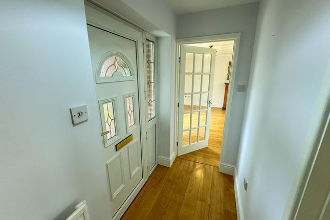 25, Llwyn Meredith, Carmarthen photo 2