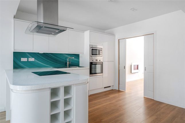4, Woodend, Esher photo 4