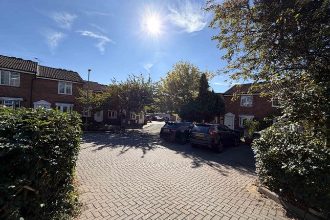 122, Firs Avenue, London photo 2