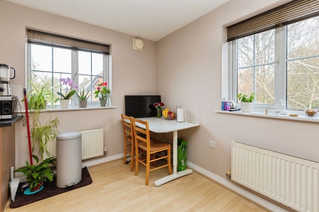 Flat 2, Royal Court, Queensgate, Aylesbury photo 5