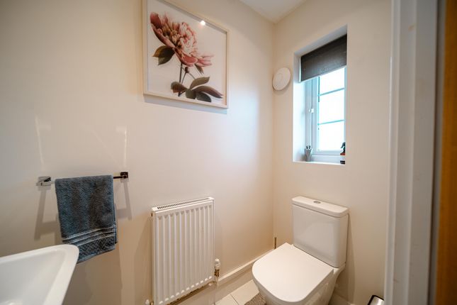 32, Repton Crescent, Reading photo 4