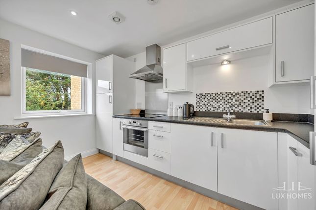 Flat 12, Grangewood Court, Hornchurch photo 4