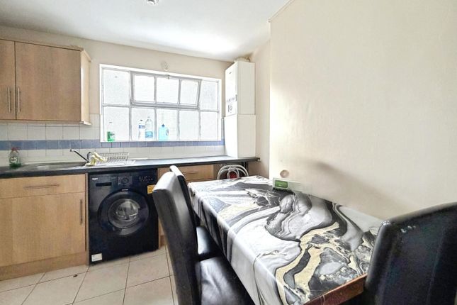 Flat A, 9a, High Street, Bromley photo 4