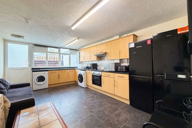 43 Mayfield Close, Uxbridge photo 2