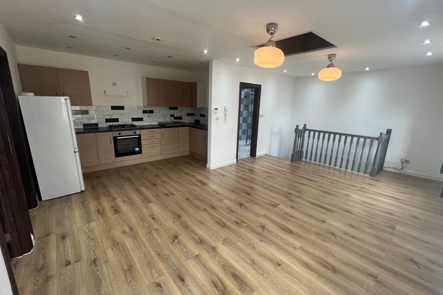 Thumbnail Flat to rent in Westwell Road Approach, London