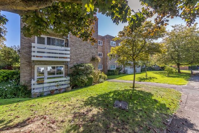 Thumbnail Flat for sale in Cunliffe Close, Oxford