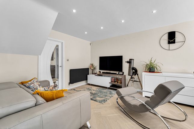 72, Anglesey Close, Ashford photo 4
