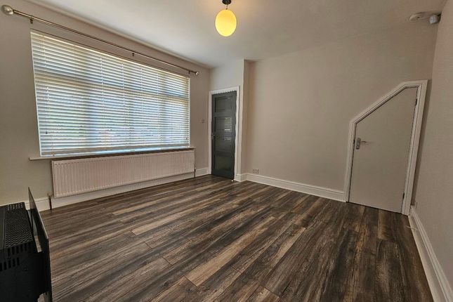 6 South Avenue, Bolton photo 2