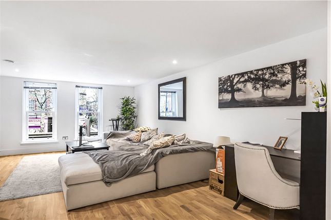 Flat for sale in Tower Bridge Road, London