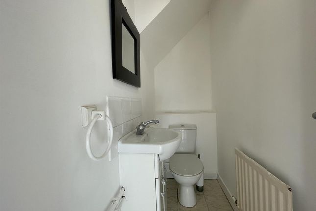 65, Castle Dore, Swindon photo 5