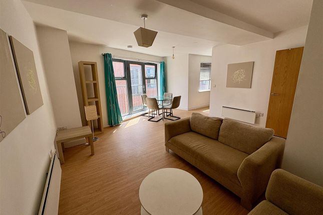 Apt 6, Premier Point, Manchester photo 3