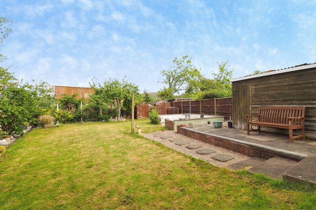 47, Lilac Crescent, Nottingham photo 2