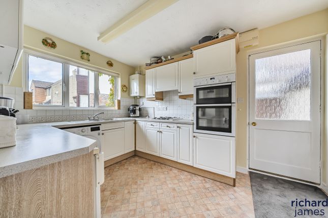 35, High Mead, Royal Wootton Bassett photo 2
