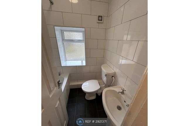 Flat, Walton St, Colne photo 4