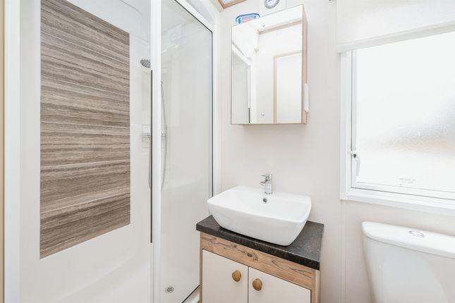 Mobile/park home for sale in Lake View, Haveringland, Norwich