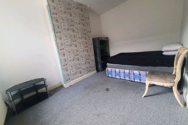 Terraced house to rent in Edmund Street, Salford