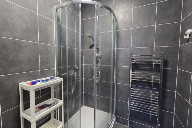 Room 1, 2A, Floyd Road, London photo 3