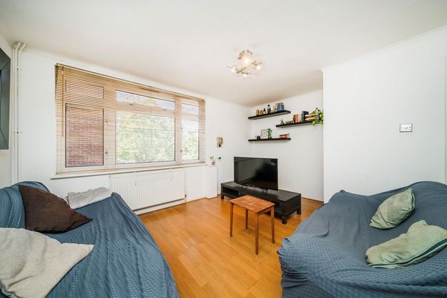 23, Taylor Close, Hampton photo 2