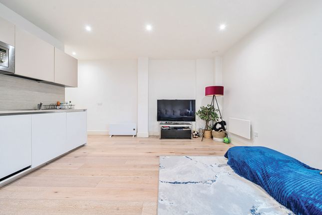 Flat for sale in Mondial Way, Hayes