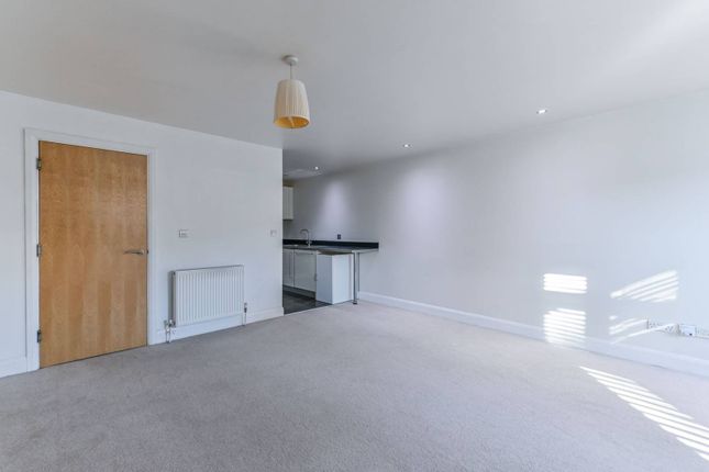 Thumbnail Flat to rent in Eaton Road, Sutton
