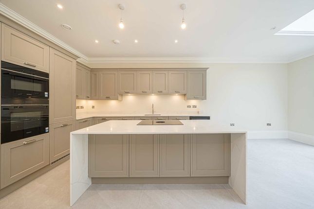 2, Oak Mount Place, Weybridge photo 2