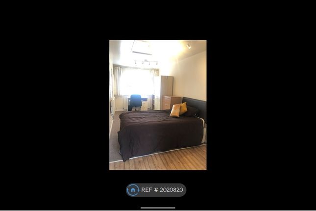 Room to rent in Ravenfield, Engelfield Green