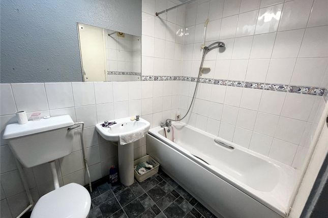 Flat for sale in Grosvenor Road, Hyde, Greater Manchester