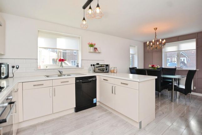 27, Woodside Drive, Scunthorpe photo 4
