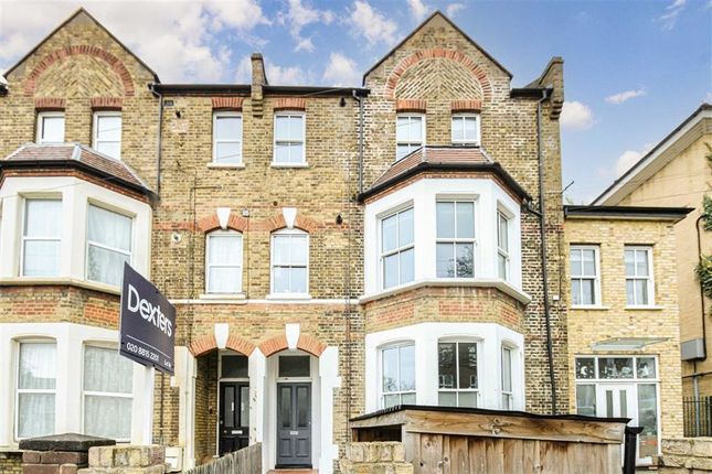 Flat to rent in Eglinton Hill, London