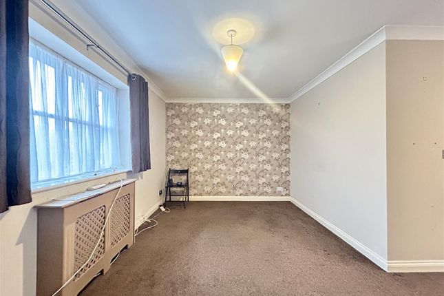 106, Aynsley Gardens, Harlow photo 5