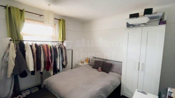 Thumbnail Shared accommodation to rent in Hook Road, Epsom, Surrey