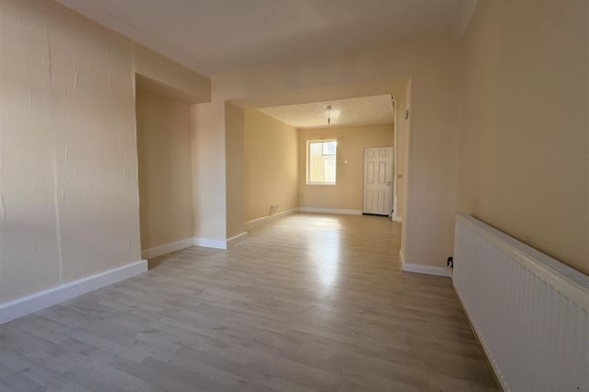 24, Cobholm Road, Great Yarmouth photo 4
