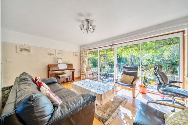 Knoll Rise, Orpington photo 3