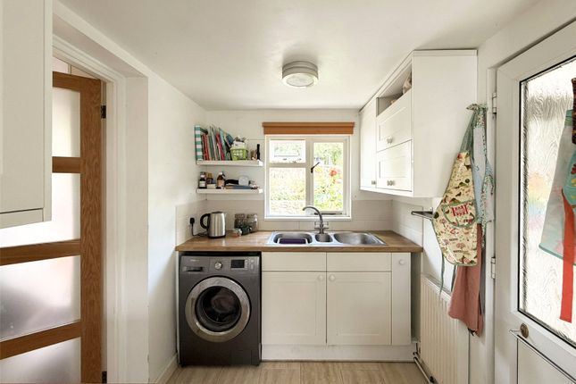 6, Springfield, Axminster photo 3