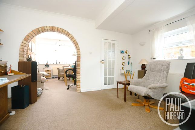 20, Enstone Road, Lowestoft photo 3