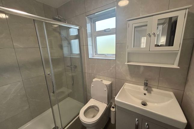 64, FLAT 2, Ravenscroft Avenue, Wembley photo 3